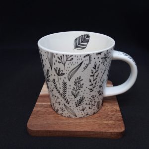 mug scandinave motifs feuilles noir et blanc