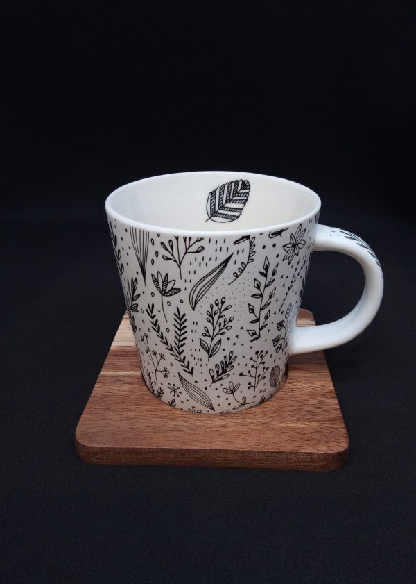 mug scandinave motifs feuilles noir et blanc