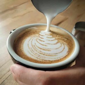 latte art cappuccino par yellow peak torrefacteur pau